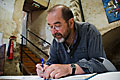 Faurie en furie sur le livre d'or !